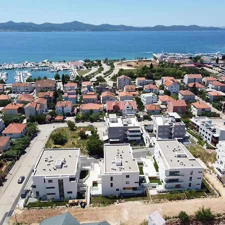 California By Belmont Realty Apartament