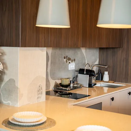 California By Belmont Realty Apartament