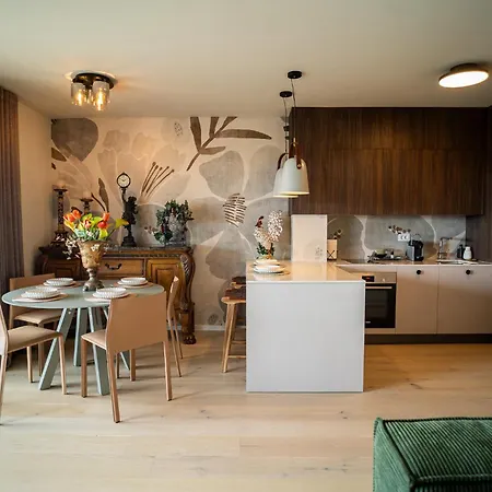 California By Belmont Realty *