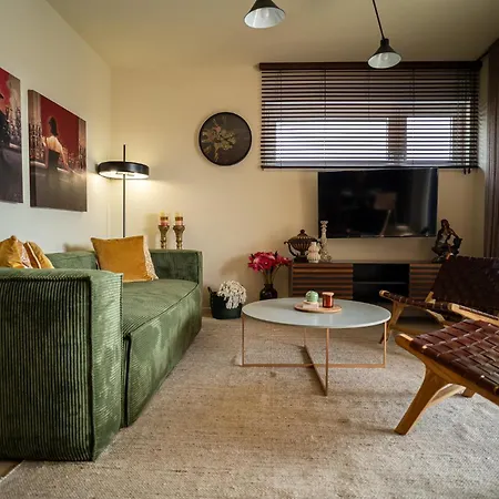 California By Belmont Realty *