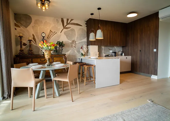 California By Belmont Realty Apartament