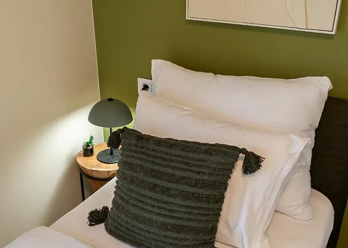 California By Belmont Realty Apartament